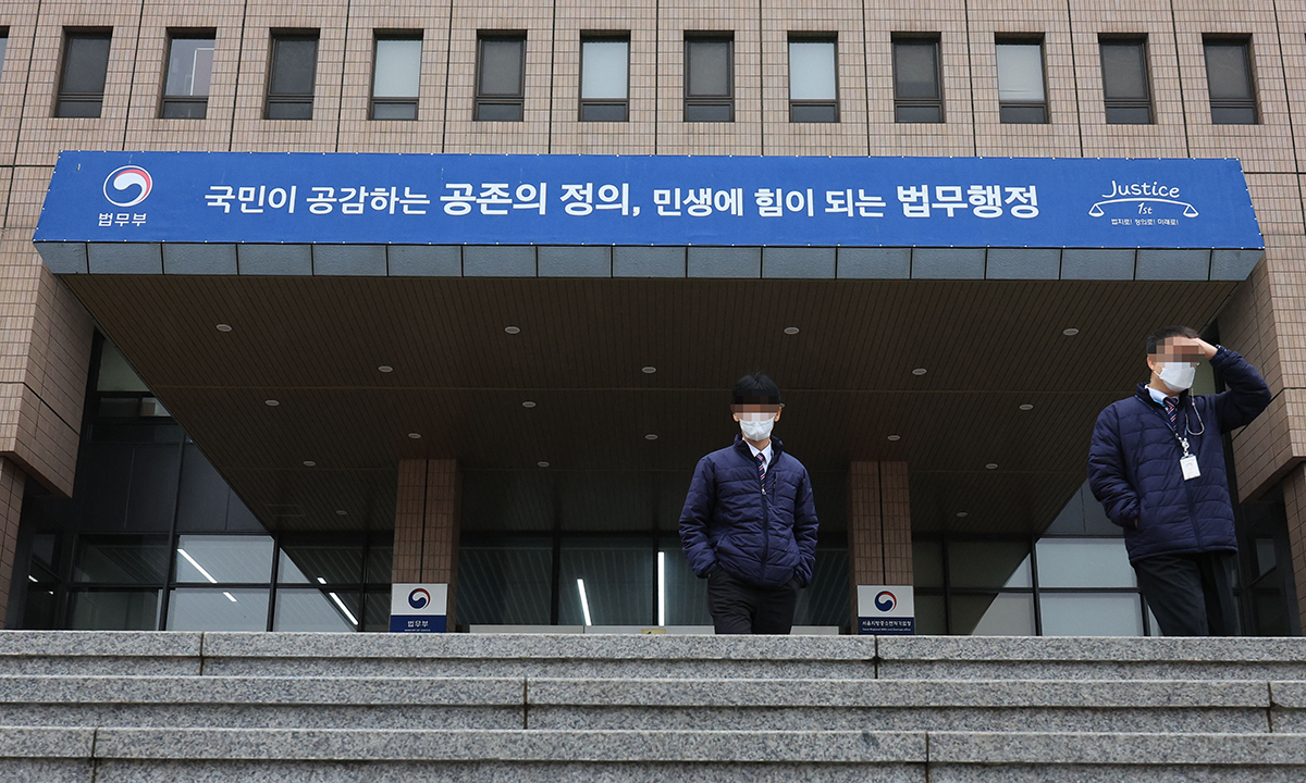 검찰 실무 시험 ‘사전 유출’ 논란에 법무부 “공정성 우려… 이달 재시험”