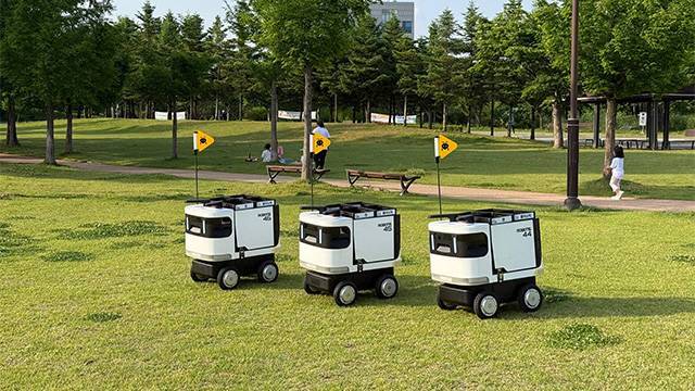 ‘페트병 수거’ 로봇이 맡는다…평택시, 공원서 재활용품 수거 AI로봇 운용