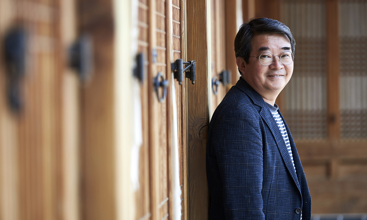 시집 『쓸데없이 눈부신 게 세상에는 있어요』 안도현 “내성천의 흰목물떼새 부부는 자갈밭에 낳아둔 알이 서러웠다” [김용출의 문학삼매경]