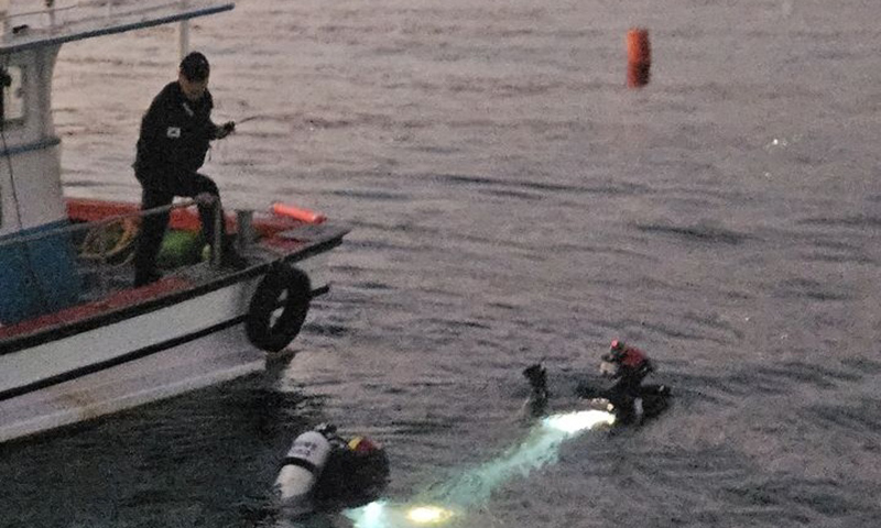 영덕 축산 앞바다서 70대 선장 실종…수색 계속