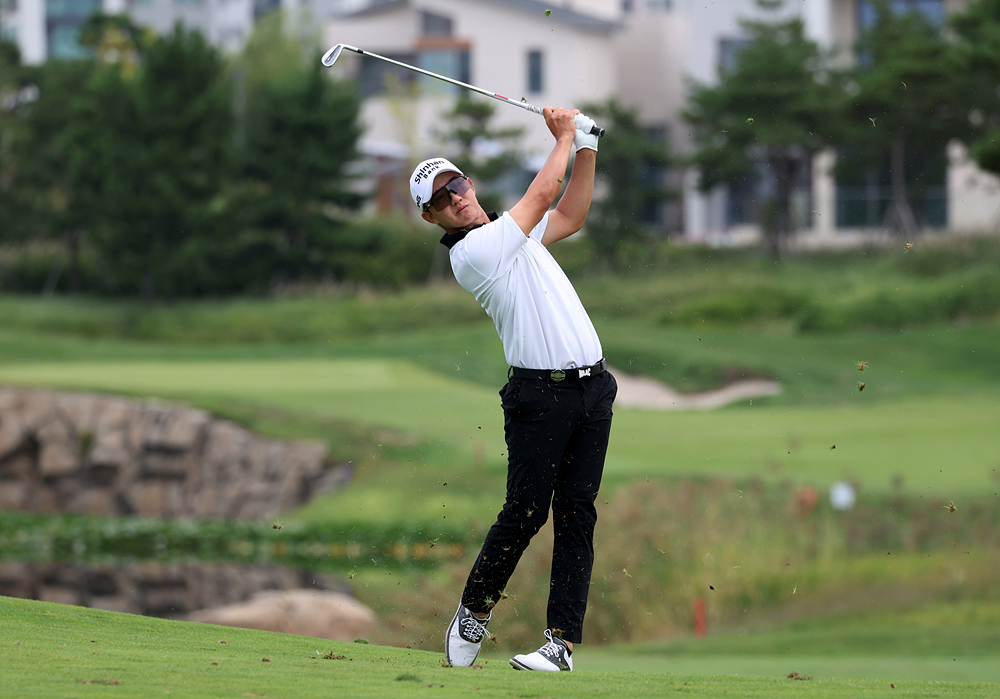 일본투어 통산 3승 노리던 ‘어린왕자’ 송영한, 최종일 보기 남발 공동 4위