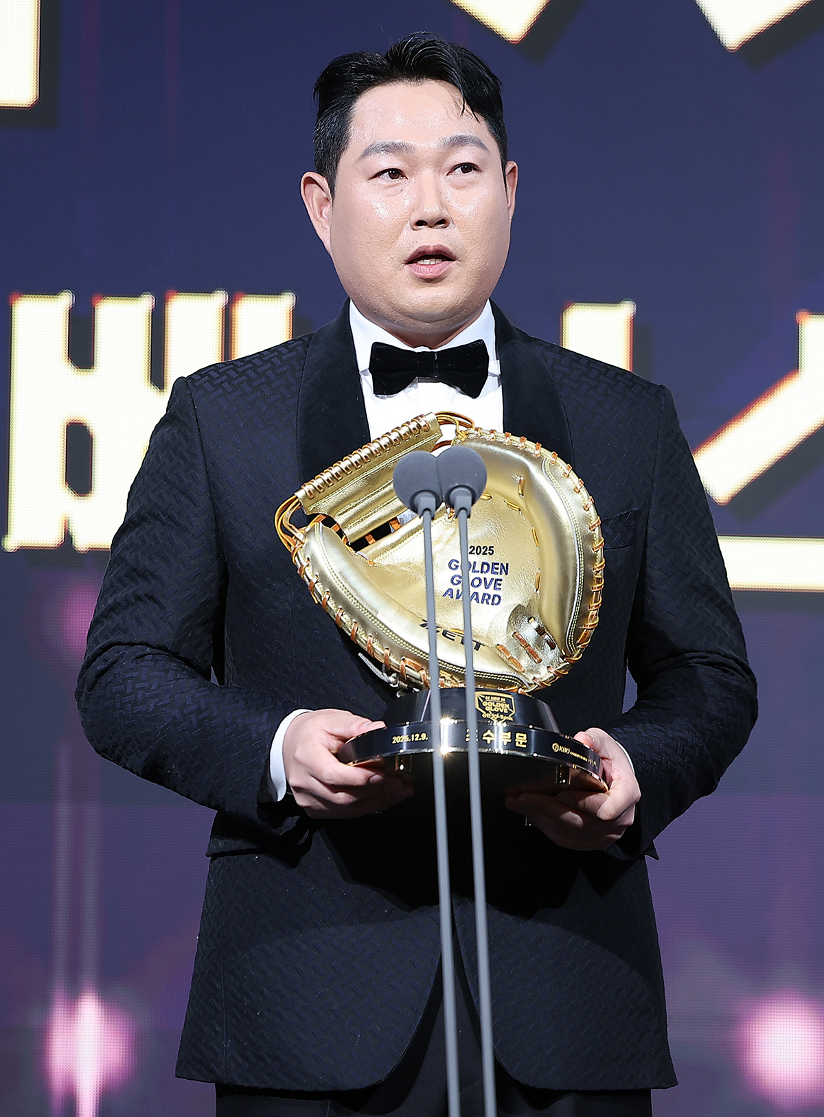 두산 양의지, 10번째 ‘황금장갑’… 이승엽과 어깨 나란히