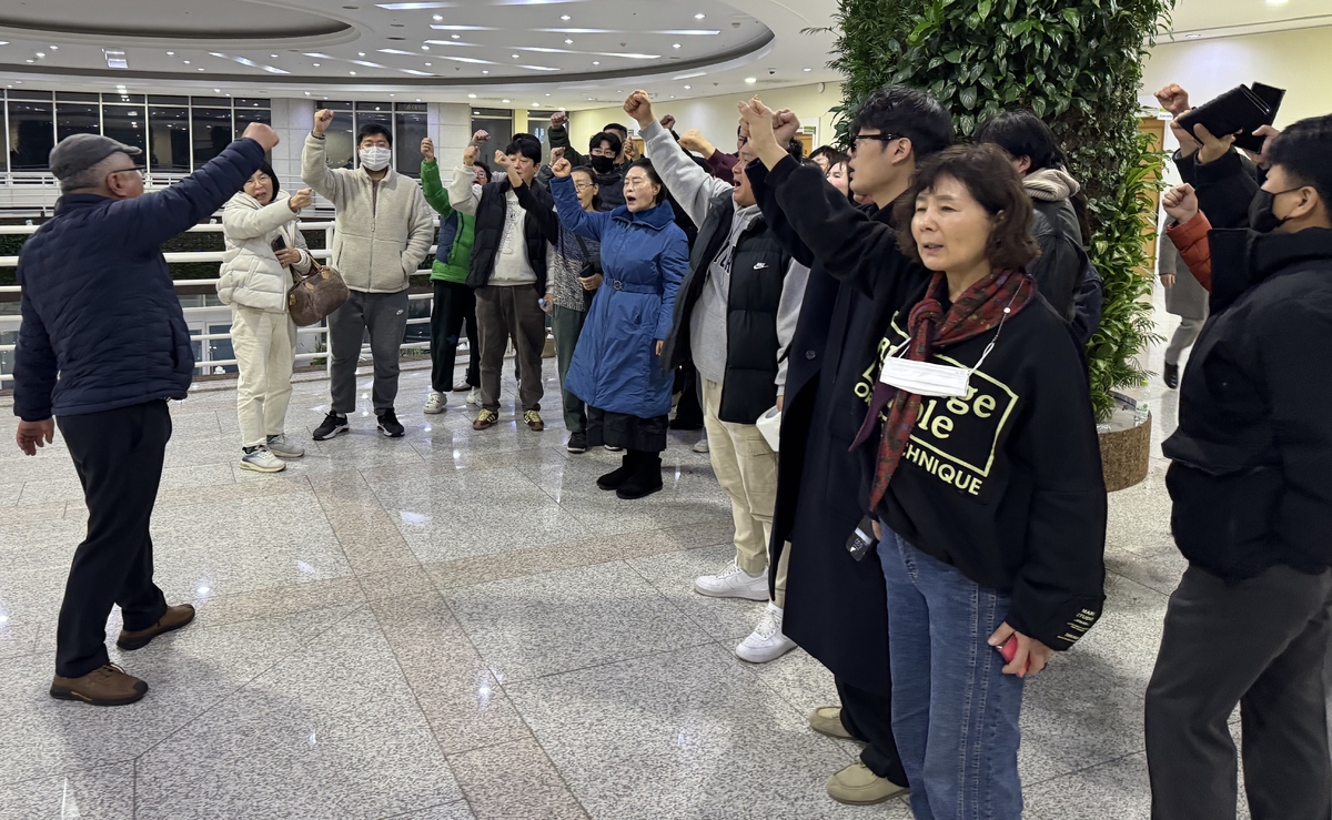 중앙로지하상가 점포 강제 집행…상인 반발에 ‘무산’