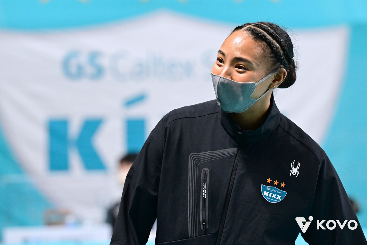 기다리고 기다렸던 레이나가 돌아왔다.
..GS칼텍스 이영택 감독 “일본서 치료 잘 받고 돌아왔지만, 실전 투입은 아직...”[장충 현장 프리뷰]