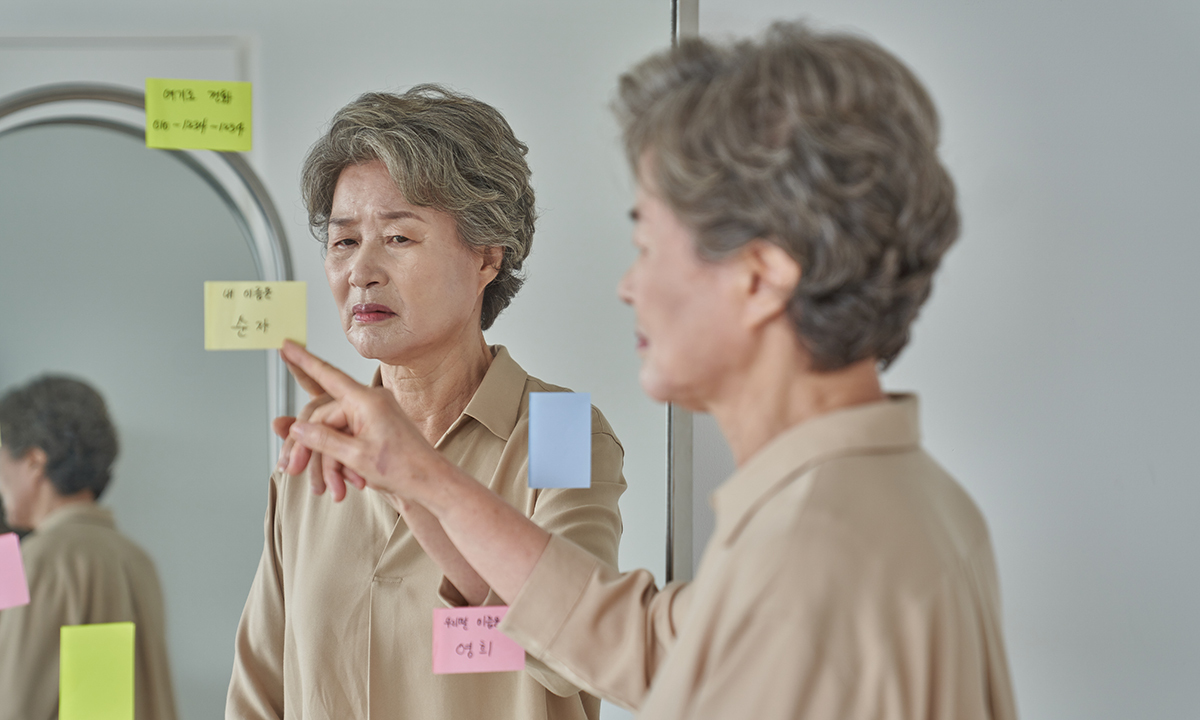 "머리에 강한 충격, 알츠하이머 부른다?"…치매 전 단계서 위험 확인 [건강+]