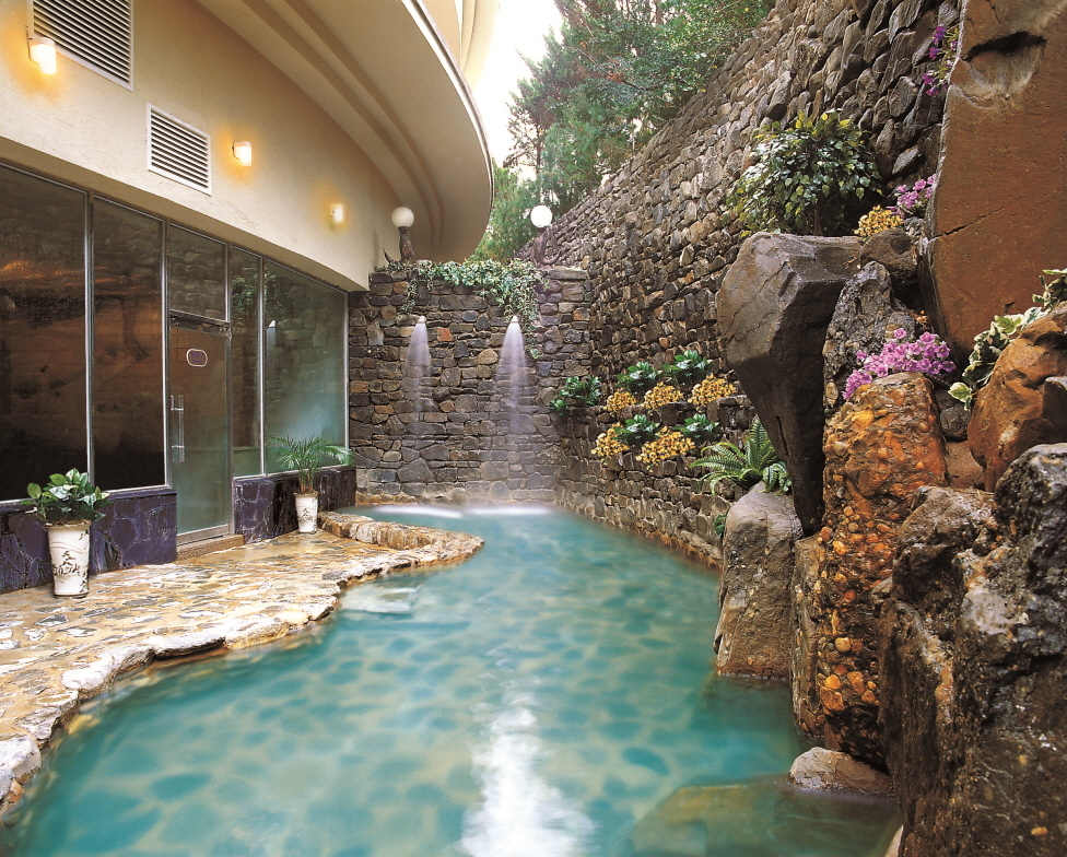 겨울엔 역시 온천…‘2000년 치유의 도시’ 아산에서 쉬어가다