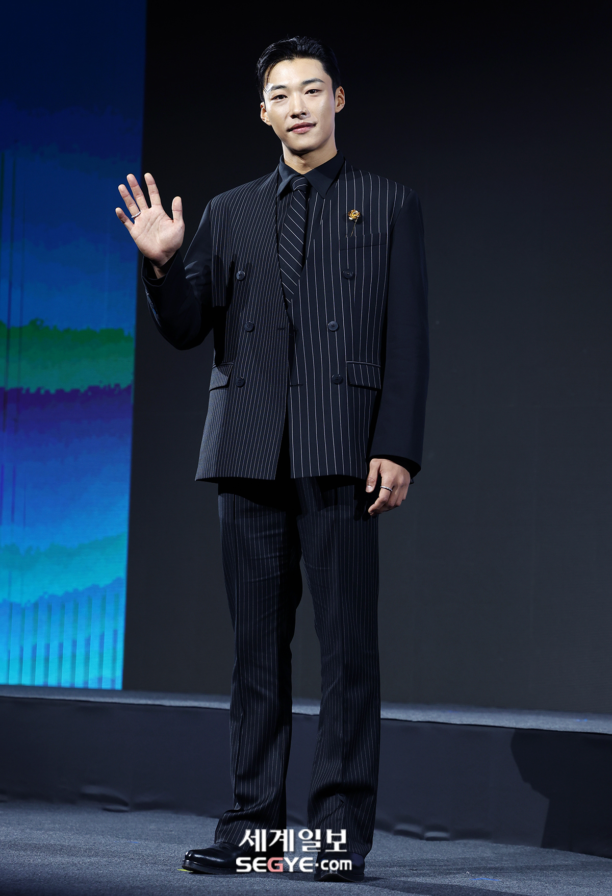 [포토] 우도환 '반가운 손인사'