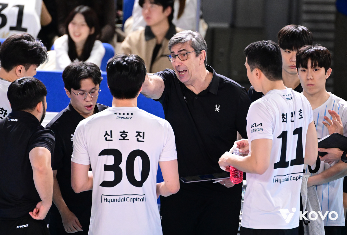 현대캐피탈 블랑 감독 “시즌 초반 허수봉의 부진을 대표팀 일정 모두 소화한 것을 탓하고 싶지 않아…다만 거시적인 플랜과 관리 필요해” [인천 현장 프리뷰]