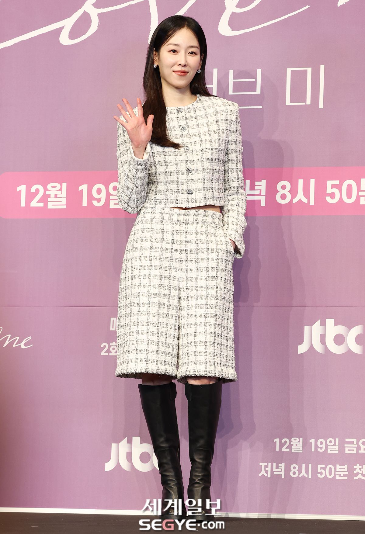 [포토] 서현진 '반가운 손인사'