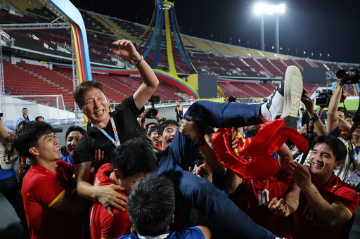 '김상식 매직' 박항서 넘었다… 베트남, 동남아시안게임도 우승 '3관왕 새역사'