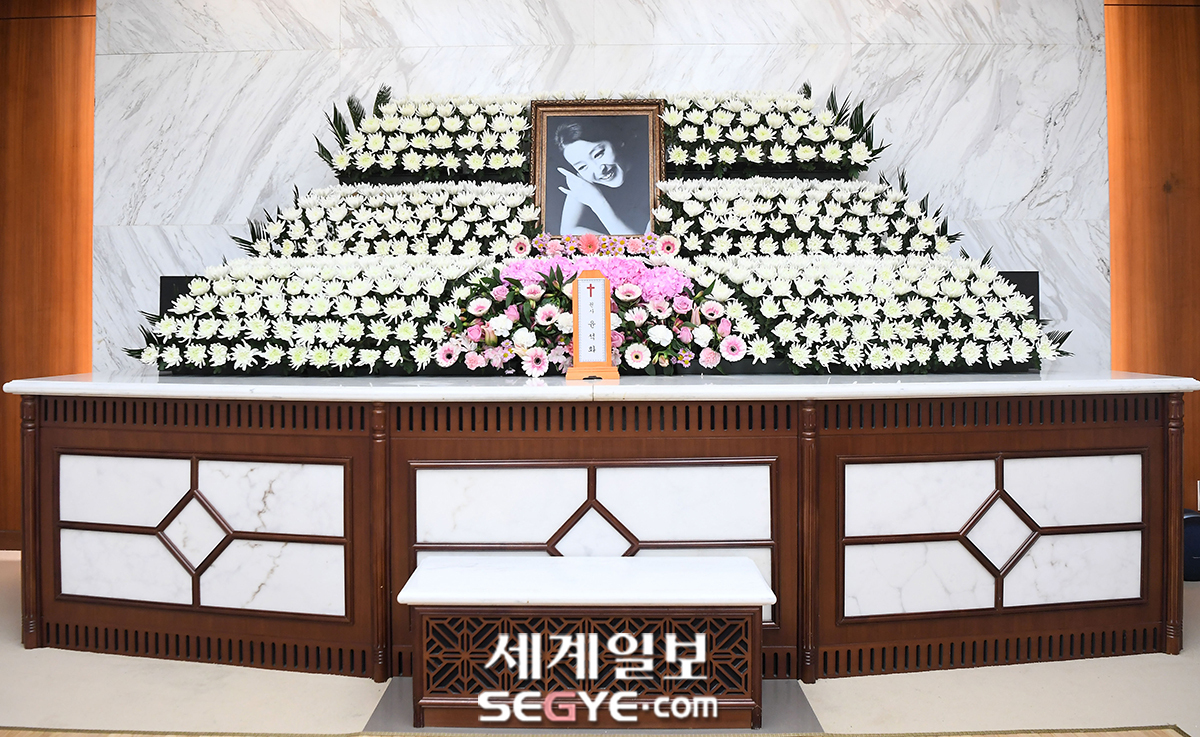 [포토] 故 윤석화, 연극계 큰별 지다