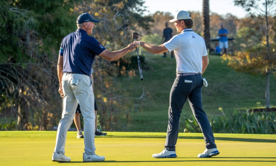 맷 쿠처 부자, 가족 대항 이벤트 골프 PNC 챔피언십 첫날 선두