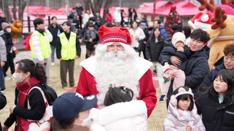 한겨울 봉화 분천 산타마을 개장…58일간의 겨울동화 속으로
