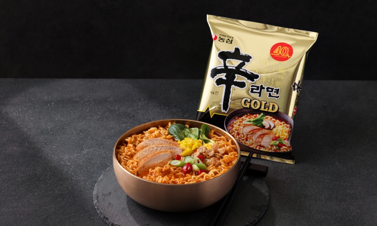 “치킨맛이라고?”…신라면 40주년에 ‘신라면 골드’ 내놓는 농심