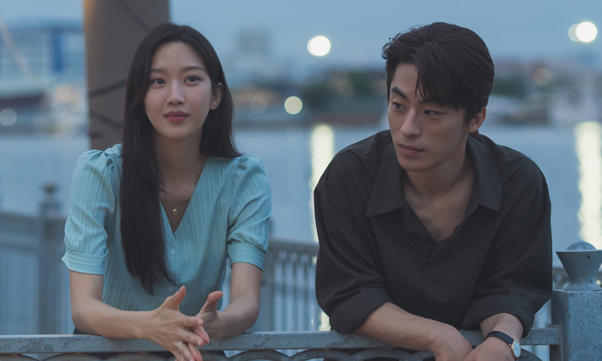 뜨거웠던 우리…10년 만에 재회, 다시 미소 짓다