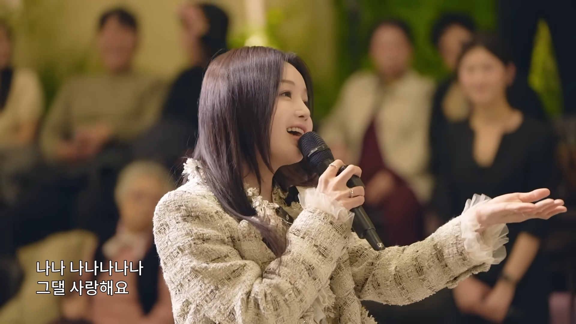 남규리, 오랜 팬 결혼식 나타나 깜짝 축가…“내가 울 뻔했어”