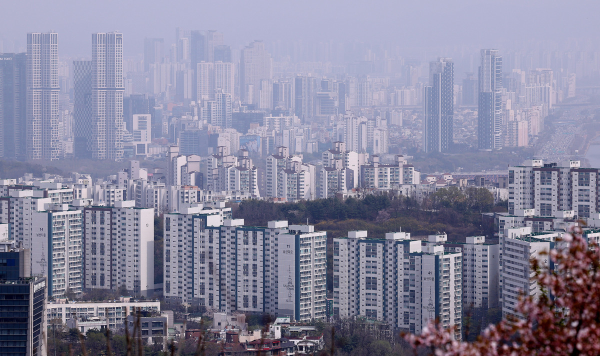 집값은 멈췄는데, 거래는 얼어붙었다 [부동산+]