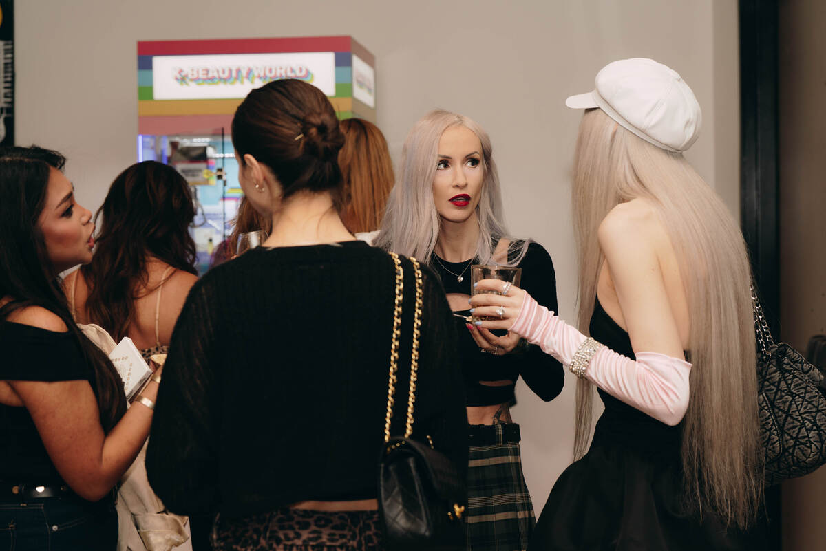 “한국 화장품 써볼래요”…랜딩, 美 할리우드서 인플루언서들 초청 ‘K-뷰티’ 파티