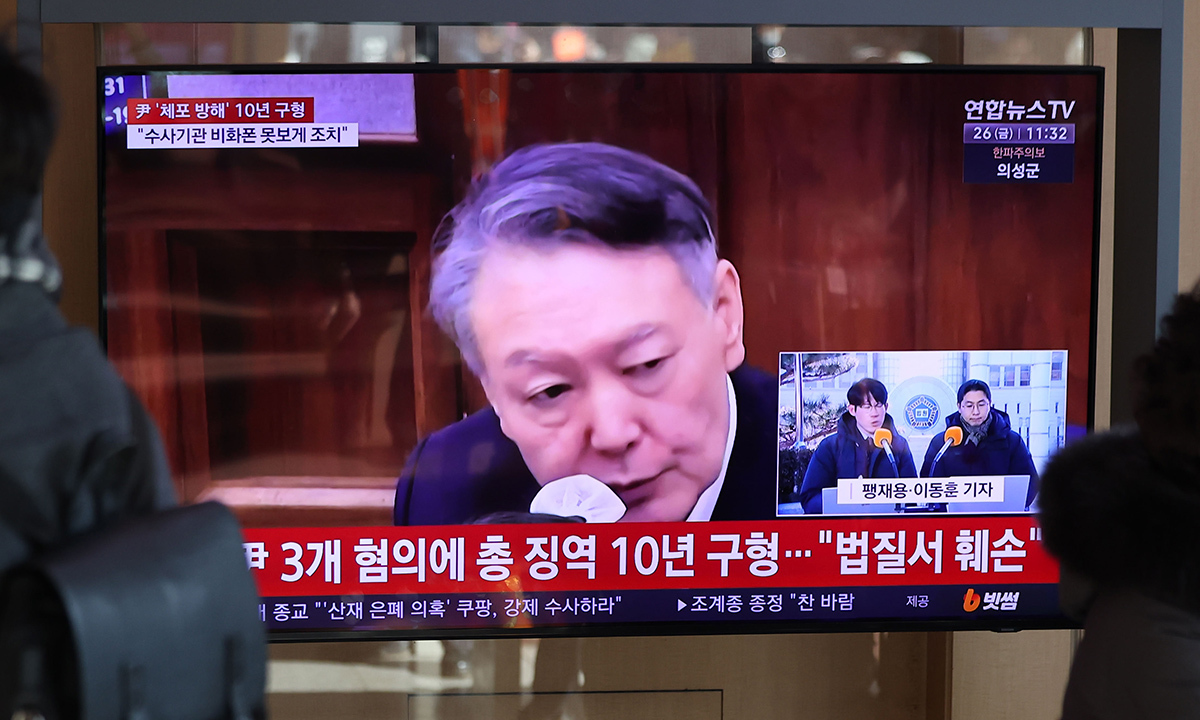 尹 “아내도 구속이 돼 있고… 집에 가서 뭘 하겠나”