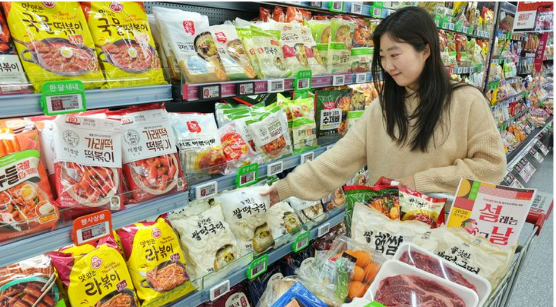 유통업계, 다양한 '굿바이 2025 행사' 개최