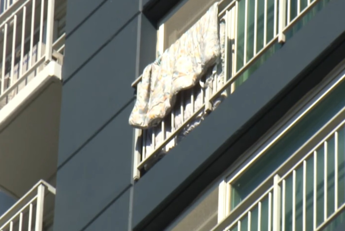 “아파트 12층서 새벽에 빨래 널다가”…40대男 추락사