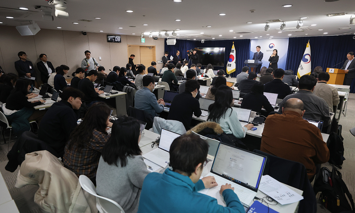 정부 ‘해킹 책임’ KT에 전 이용자 위약금 면제 권고