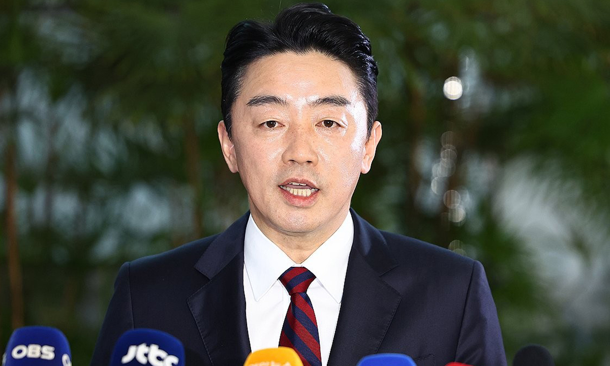 ‘방산 특사’ 강훈식 3번째 출국… 폴란드 간 듯