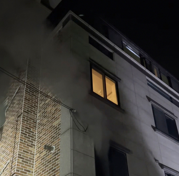 대구 달성군 원룸 건물서 화재…2명 부상?10명 대피