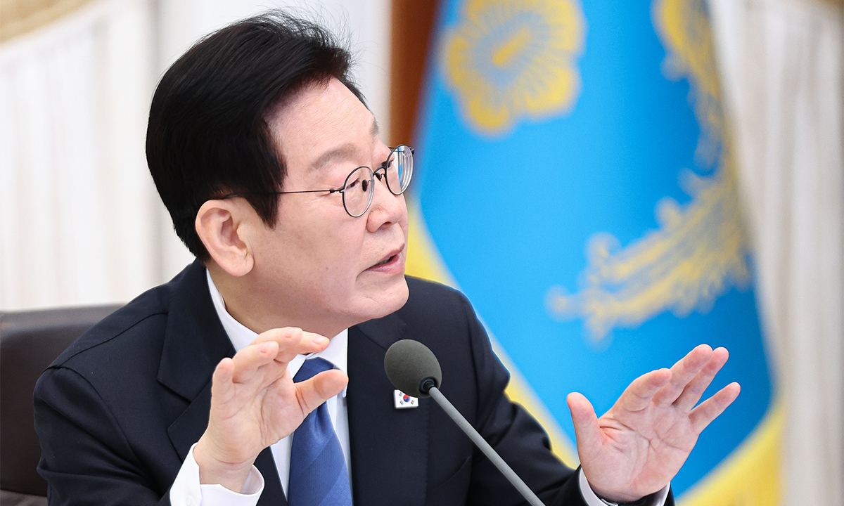 청와대서 첫 국무회의 연 李 “청와대 복귀는 민주주의 회복의 이정표… 이념 초월해 힘 모을 것”