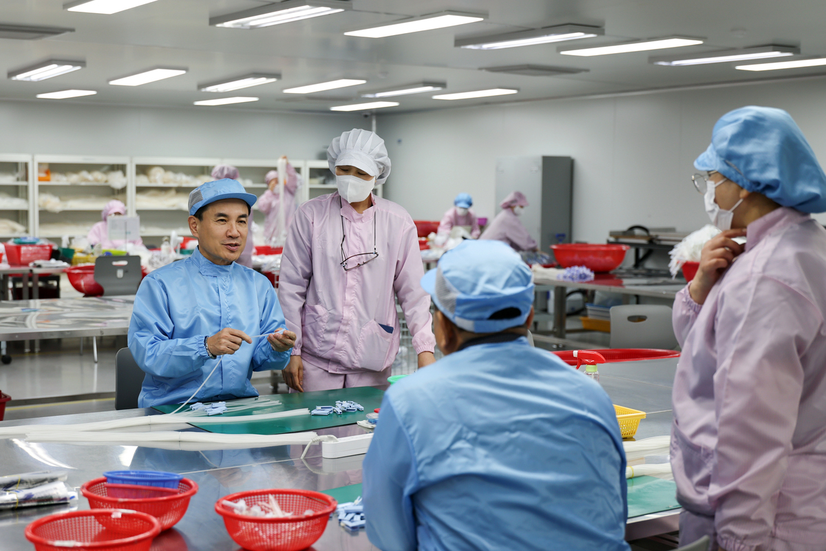 김진태 강원지사, 원주 인성메디칼 공장서 현장 행보