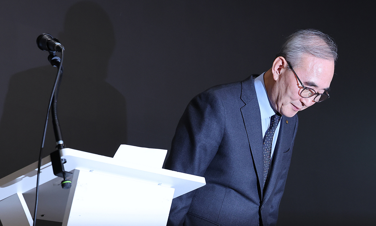 고개 숙인 KT “해지 위약금 면제… 5년간 1조 보안 투자”