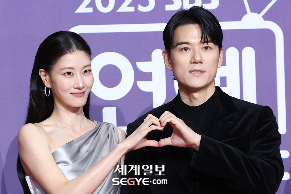 [포토] 이현이-홍성기 부부 '달달한 손하트'