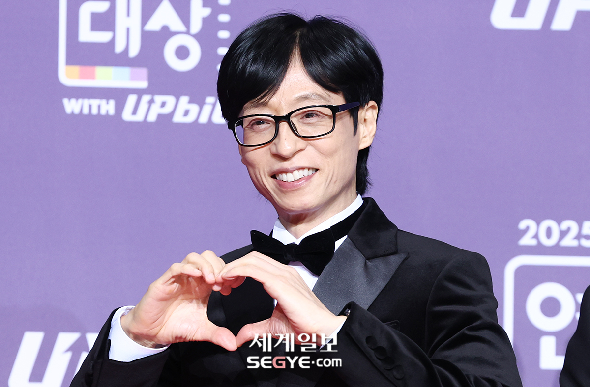 [포토] 유재석 '달달한 손하트'