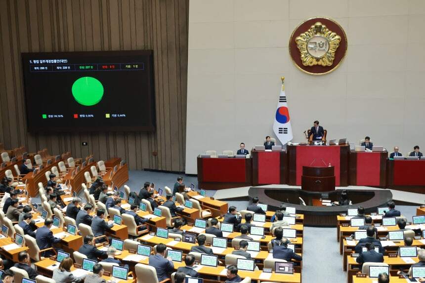 [속보] 부모·자식 간 재산범죄 처벌 길 열렸다…친족상도례 친고죄로 일원화