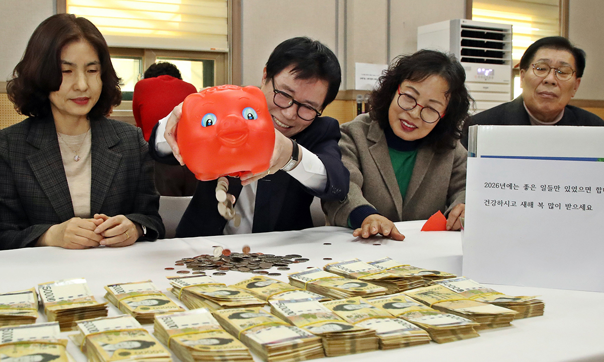 수십년째 연말 밝힌 ‘얼굴 없는 천사들’