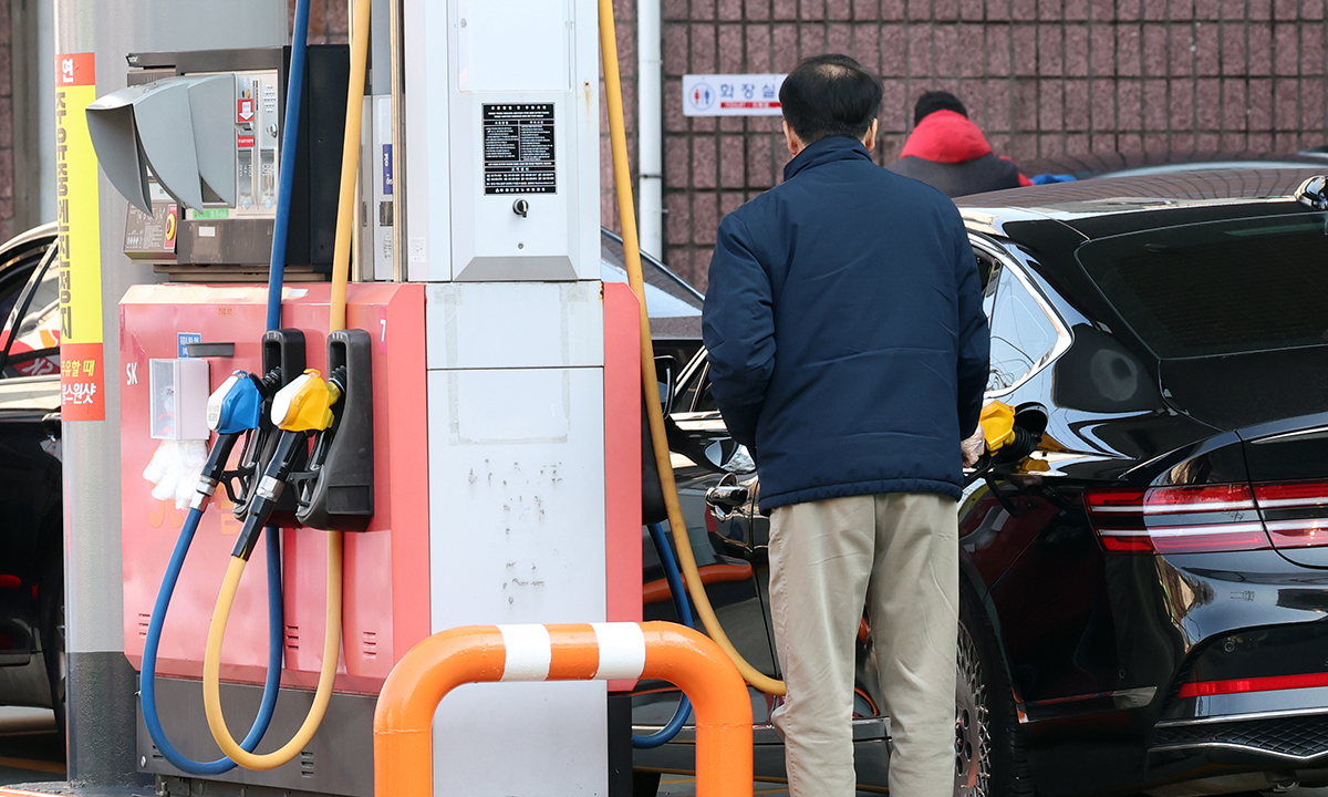 12월 소비자물가 상승률 2.3%, 넉달 연속 2%대…석유류·먹거리가 상승세 견인