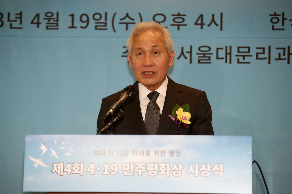 [속보] 배우 안성기, 어제 병원 이송…현재 중환자실 위중