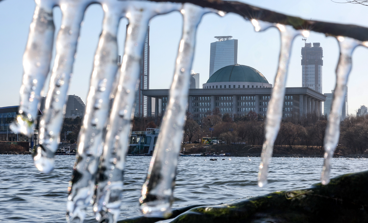 강추위 뚫고 해돋이… 새해 첫날 최저 -16도