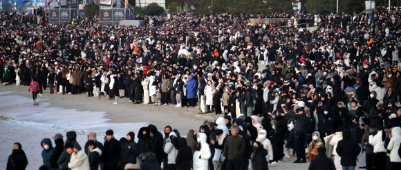 새해 첫날 해맞이 차량에 고속도로 ‘혼잡’…서울 방향 오후 5~6시 정체 절정
