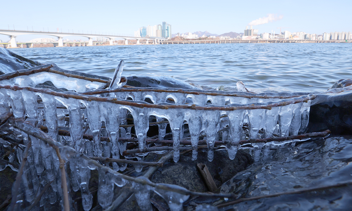 새해 첫 출근길 꽁꽁… 3일 낮부터 풀린다
