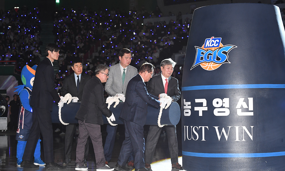 농구장에서 새해맞이 …이번엔 DB가 웃었다