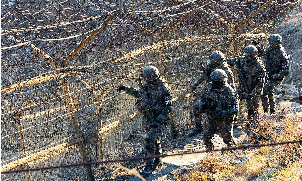[포토에세이] 살 에는 추위에도… 최전방 ‘철통경계’