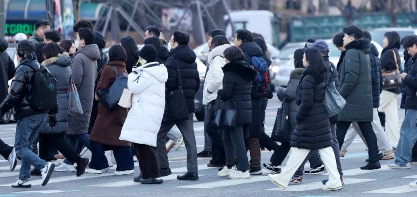 롱패딩도 뚫는 ‘칼바람’, 전국 영하권 ‘꽁꽁’…-17도 한파 계속 [오늘날씨]