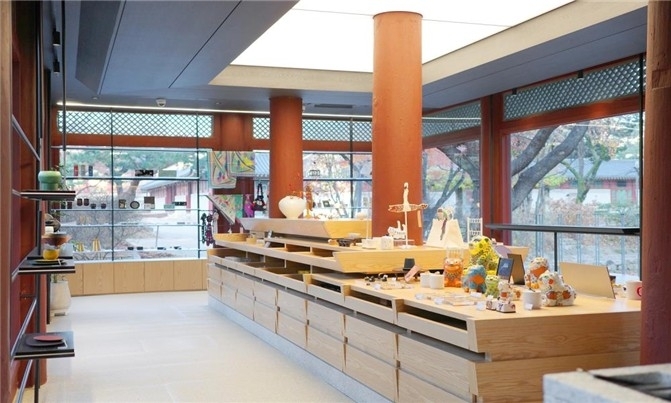 ‘더피 인형’, ‘사자 보이즈 컵’… 케데헌 열풍 속 전통문화 상품 매출 역대 최고치