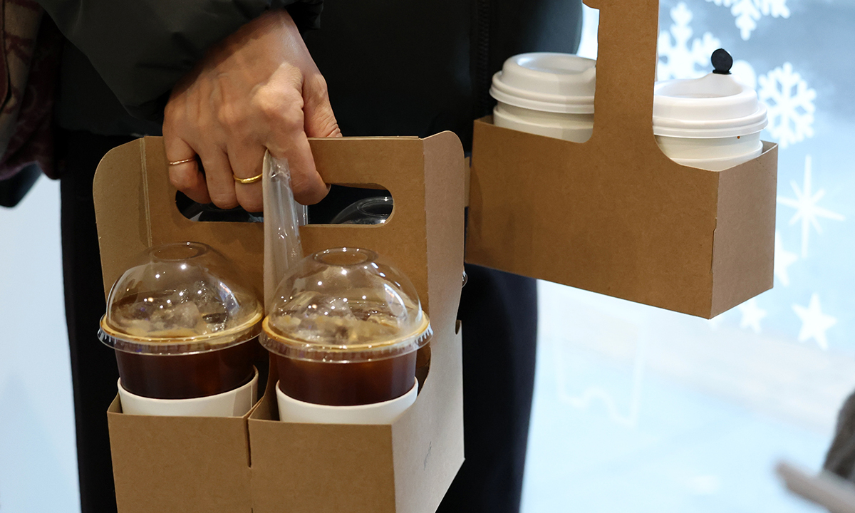 컵 가격 표시하면 일회용 줄어들까?…소상공인 ‘한숨’