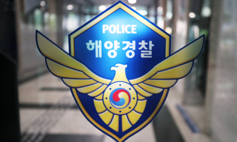 청산도 갯바위에 고립된 낚시꾼 구조