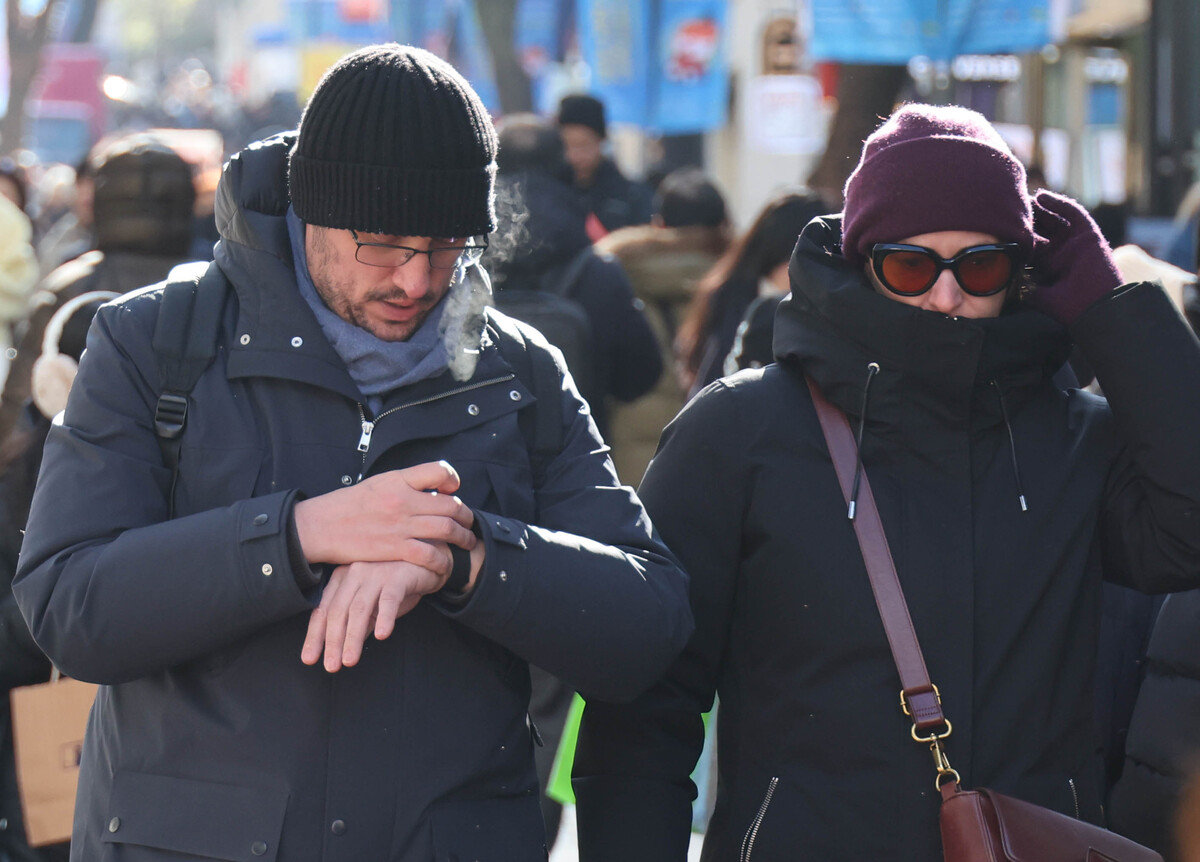 강추위에 중무장한 관광객 [한강로 사진관]