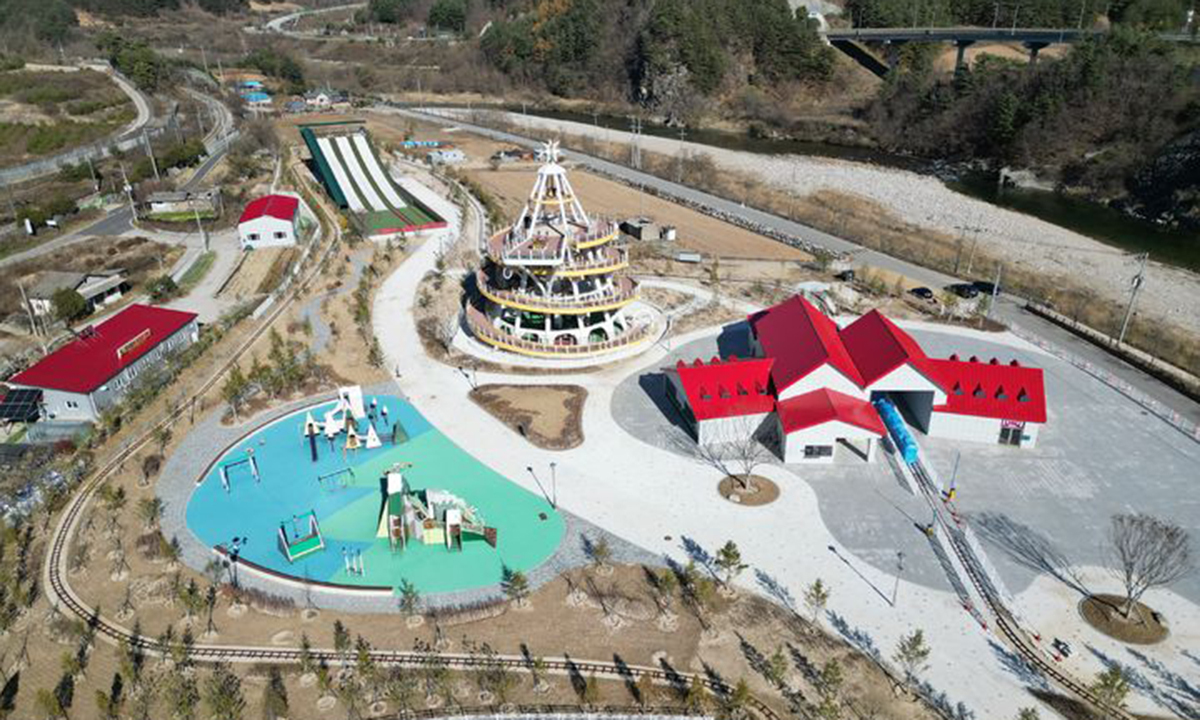 “4시간 달려왔는데 문 닫았다고요?”… ‘앙꼬’ 빠진 봉화 겨울왕국 축제 [밀착취재]