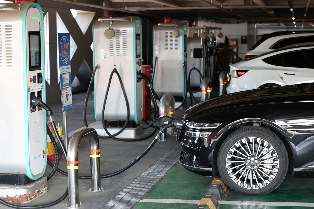 전기차 살 타이밍?…가격 인하에 보조금 확대까지 새해부터 ‘가격 전쟁’ [모빌리티&라이프]