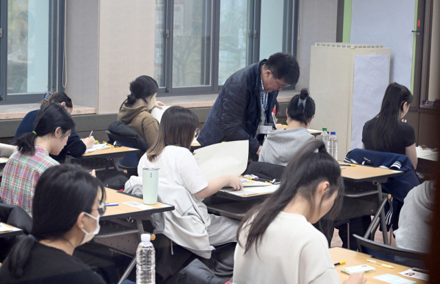 “수능서 1분 일찍 울린 시험 종료 벨은 ‘불법행위’… 수험생들 혼란 컷을 것”